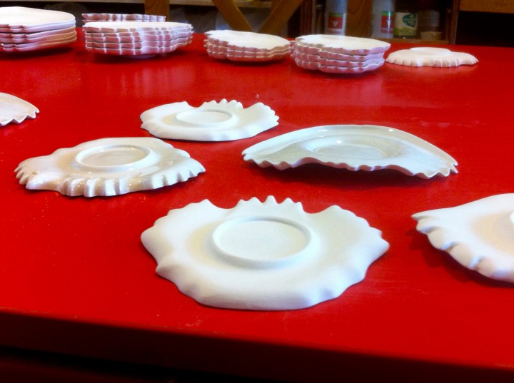 Porselein heeft de neiging om sterk te vervormen in de oven.